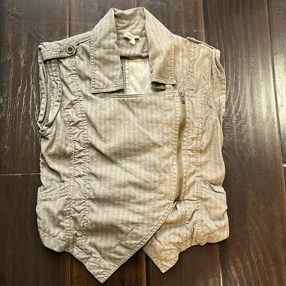 Robbi and Nikki Cropped Light Brown Vest, size M